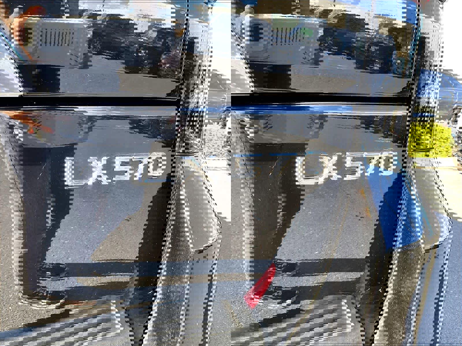 Used 2020 Lexus LX 570 4WD w/ Luxury Package image 10