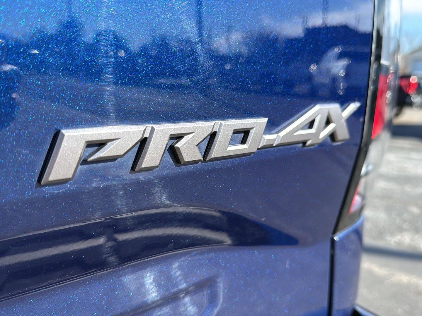 Used 2022 Nissan Frontier PRO-4X image 7