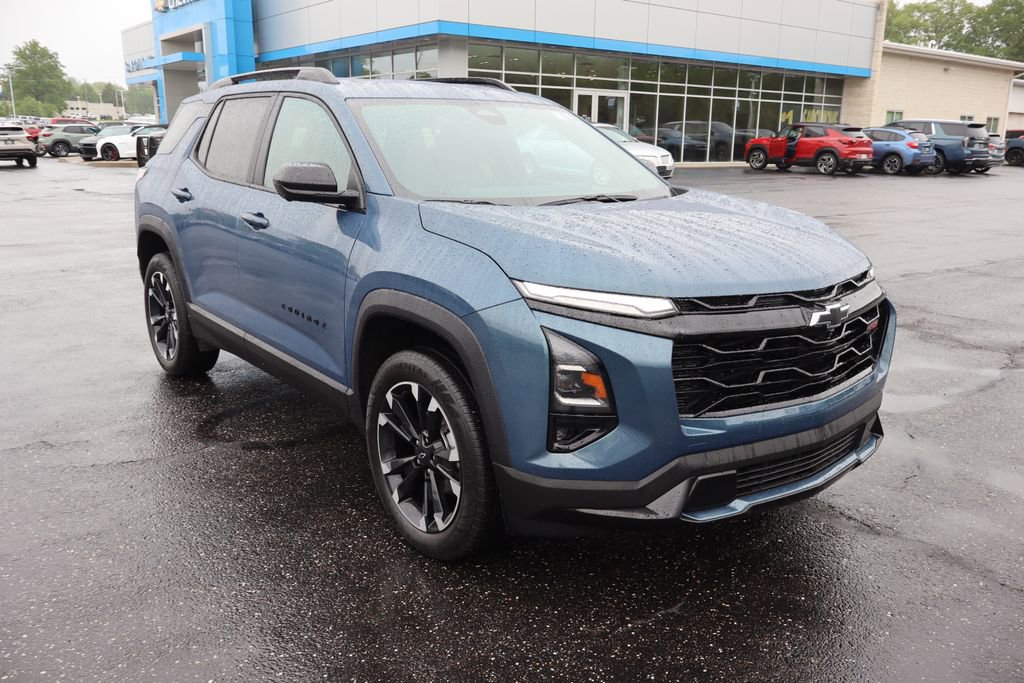 Used 2025 Chevrolet Equinox RS w/ Safety and Technology Package FWD image 2