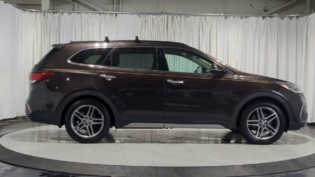 Used 2017 Hyundai Santa Fe Limited w/ Cargo Package AWD/4WD image 11