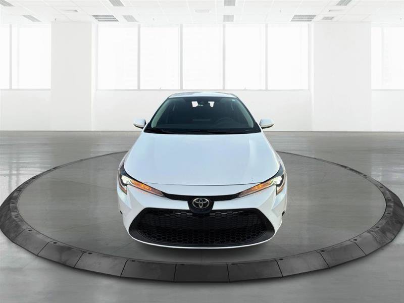 Used 2022 Toyota Corolla LE image 3