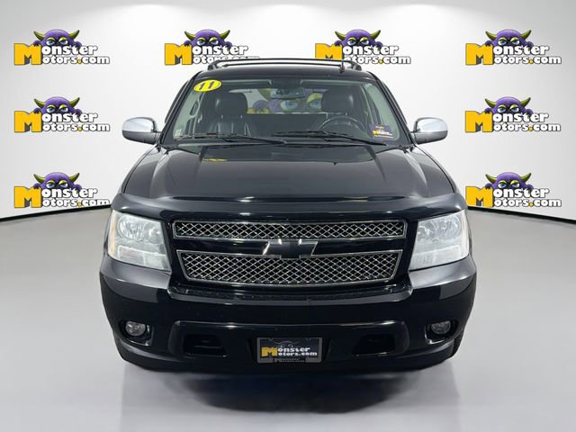 Used 2011 Chevrolet Avalanche LT w/ Luxury Package AWD/4WD image 2