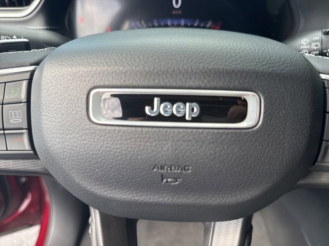 Used 2023 Jeep Grand Cherokee Altitude image 13