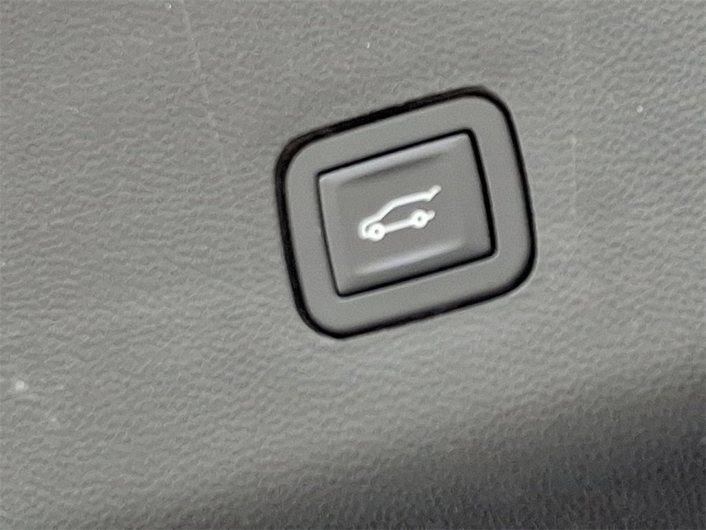 Used 2018 Chevrolet Traverse LT image 31