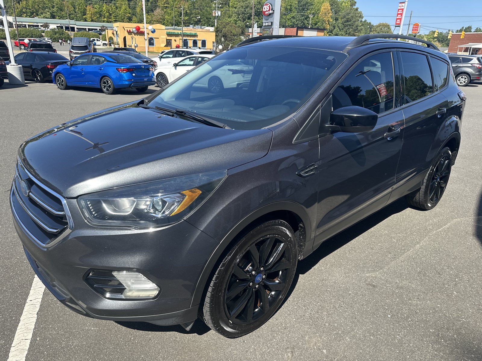 Used 2018 Ford Escape SE w/ SE Sport Appearance Package AWD/4WD image 4