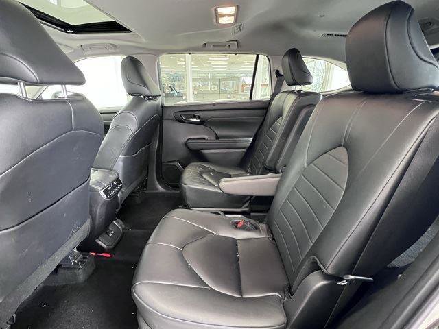 Used 2024 Toyota Highlander XLE image 12