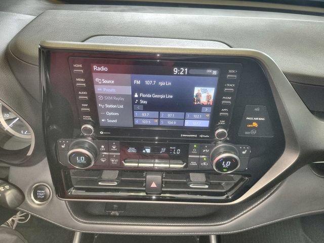 Used 2021 Toyota Highlander XLE AWD/4WD image 16