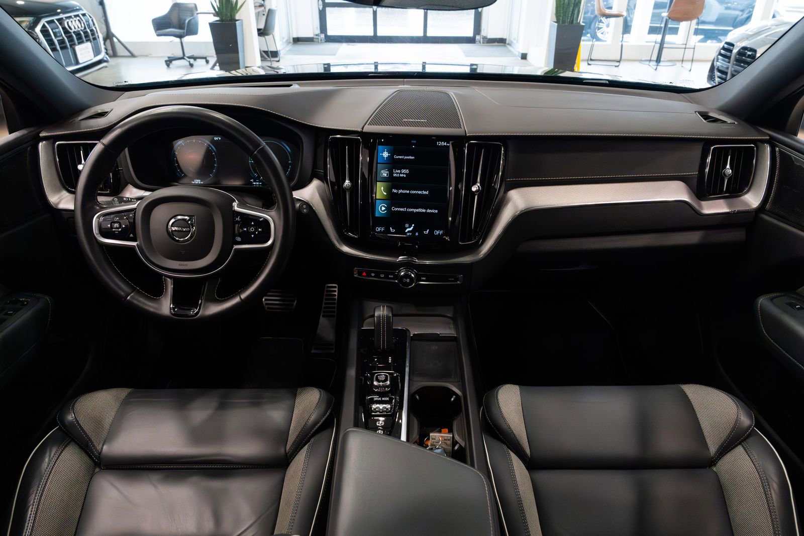 Used 2021 Volvo XC60 T8 R-Design w/ Advanced Package AWD/4WD image 9