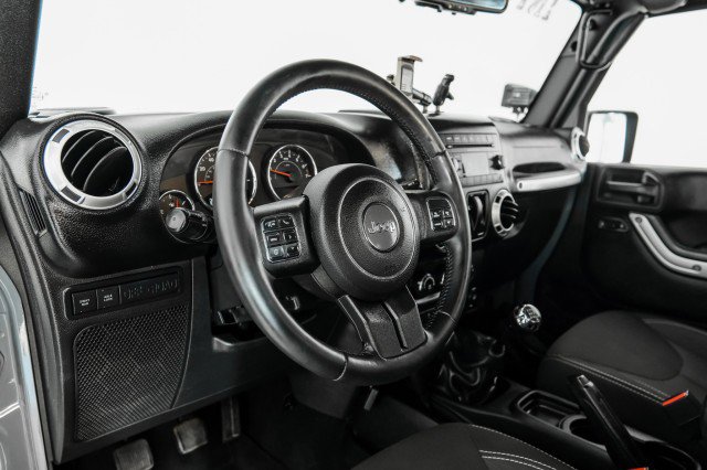 Used 2015 Jeep Wrangler Rubicon w/ Power Convenience Group image 12