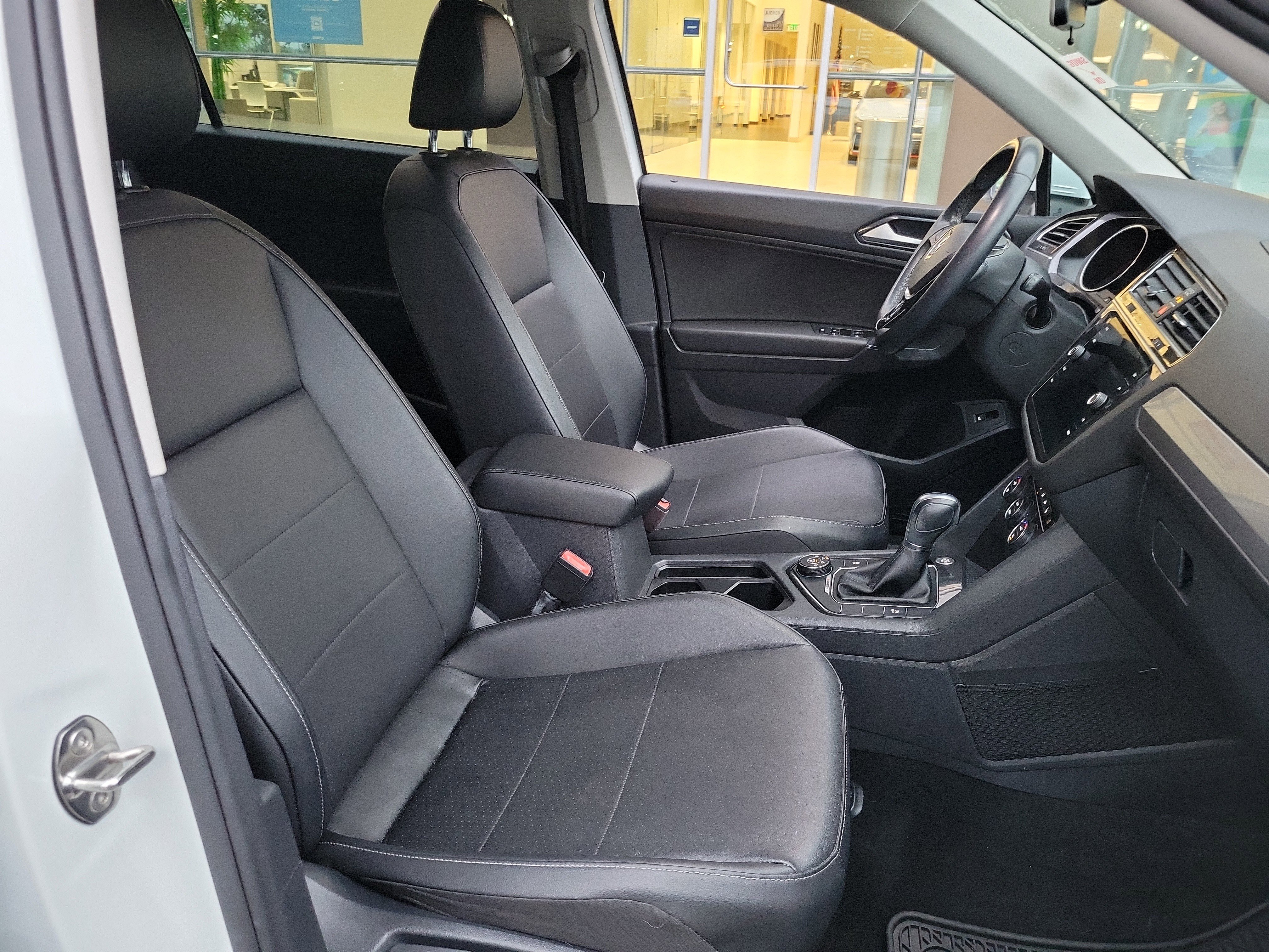 Used 2018 Volkswagen Tiguan SEL image 21