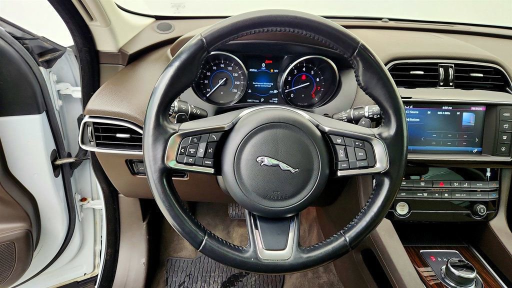 Used 2018 Jaguar F-PACE Prestige image 14