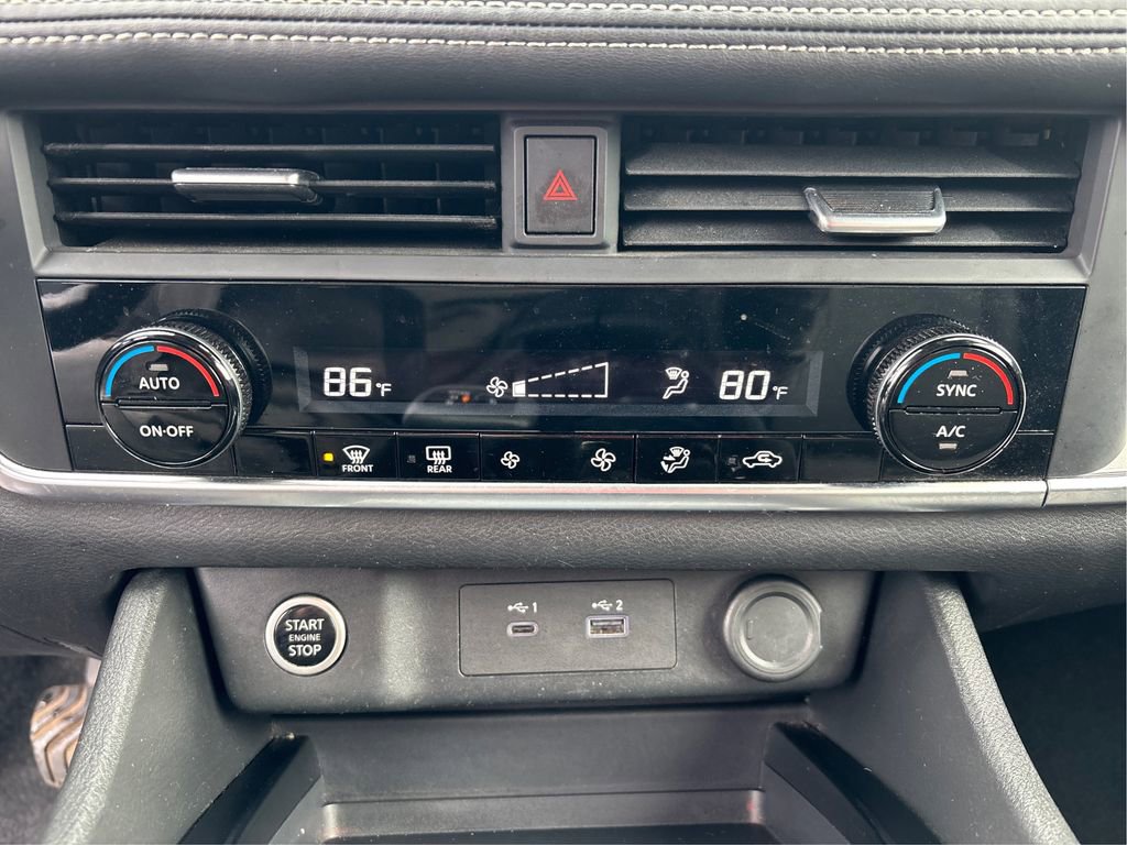 Used 2023 Nissan Rogue SV image 30