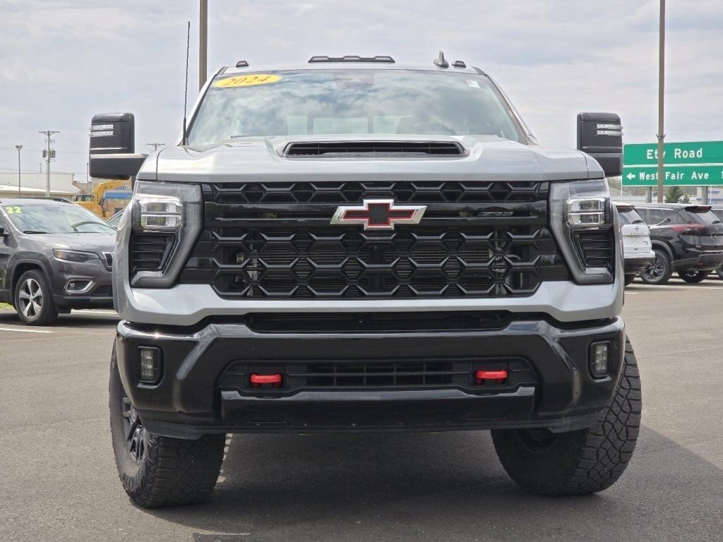 Used 2024 Chevrolet Silverado 2500 ZR2 w/ Technology Package image 7