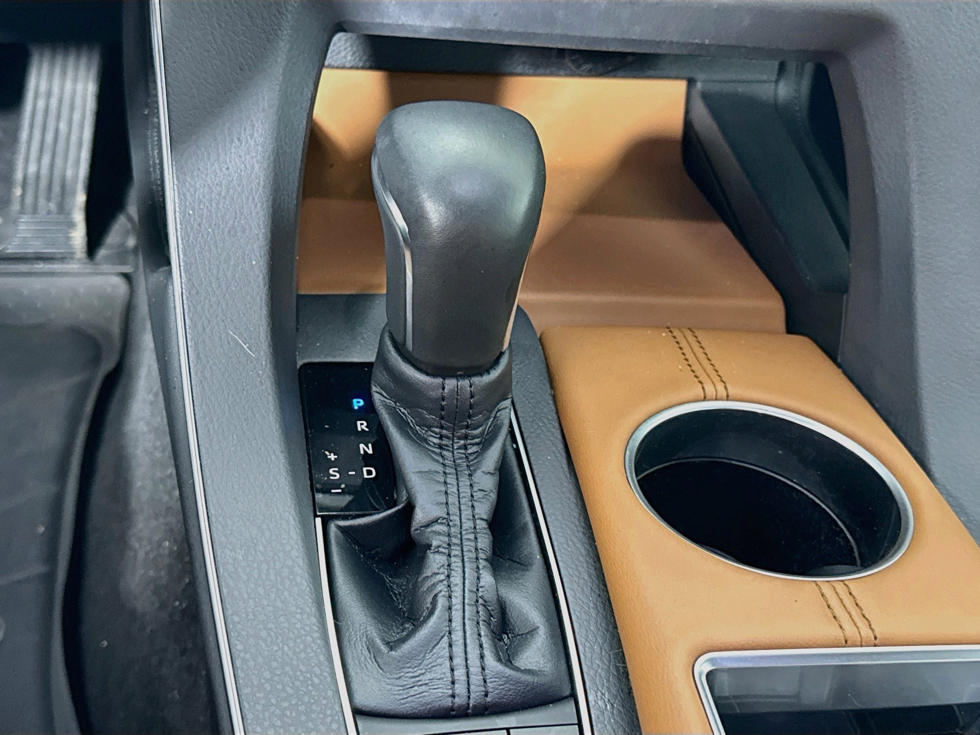Certified 2019 Toyota Avalon Limited w/ Advanced Safety Package FWD image 16