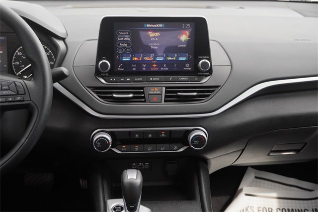 Used 2025 Nissan Altima 2.5 S image 12