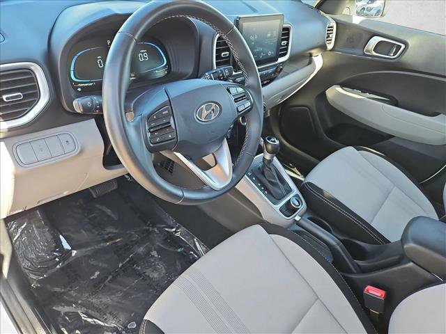 Certified 2025 Hyundai Venue SEL image 12