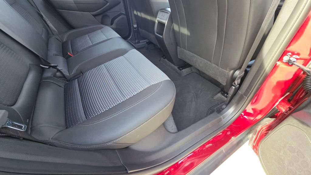 Used 2025 Chevrolet Trax LT w/ LT Convenience Package image 16