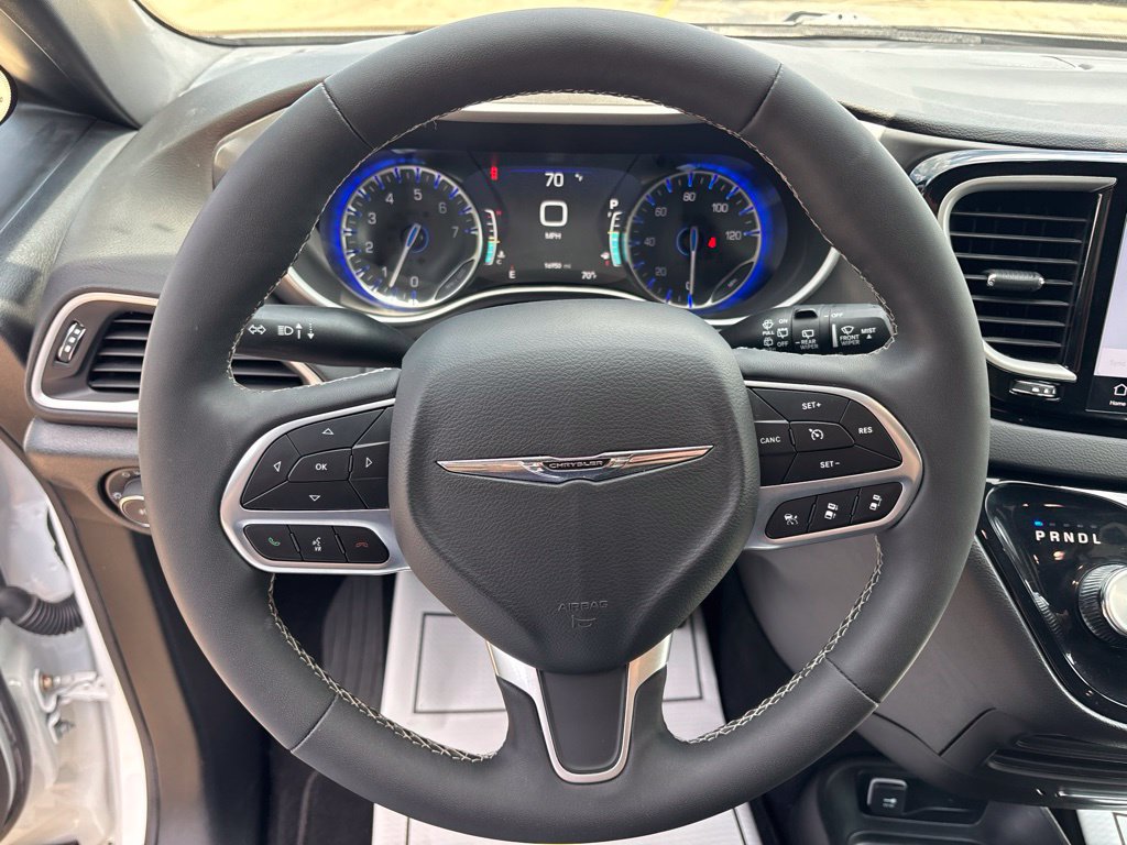 Used 2026 Chrysler Pacifica Select FWD image 13