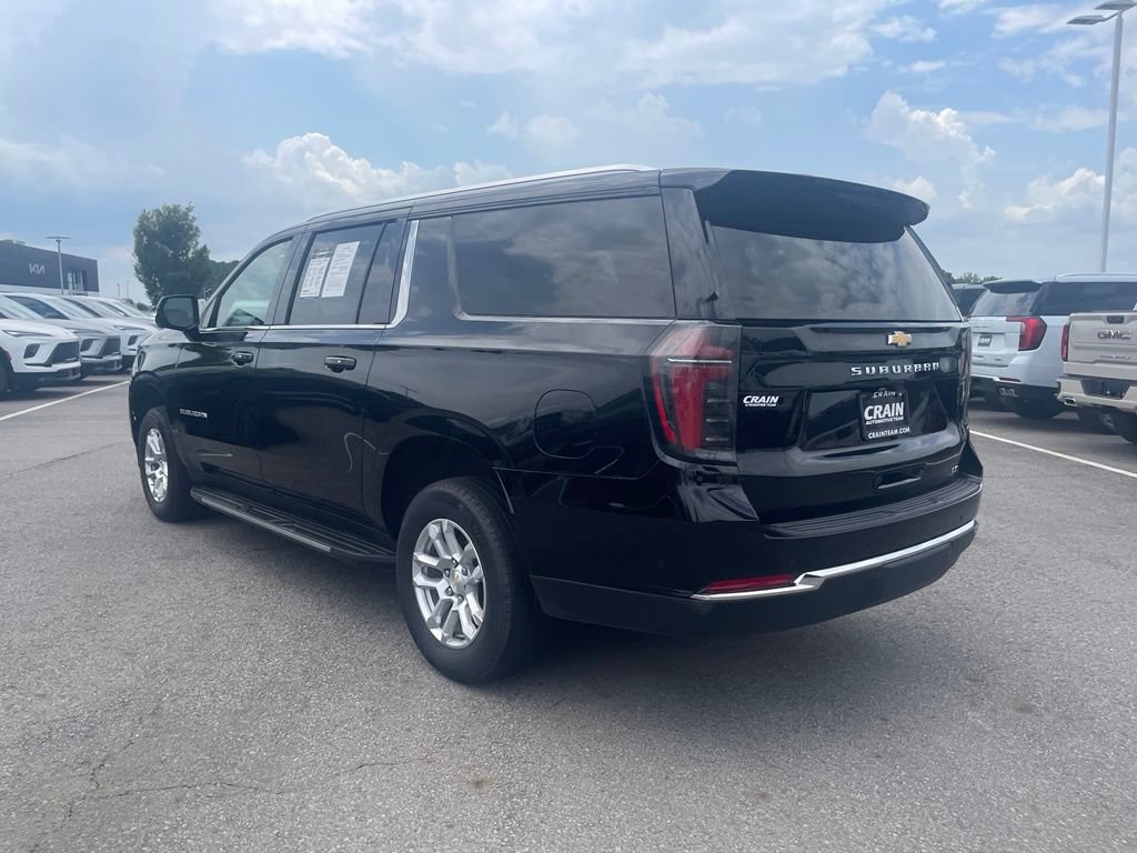 Used 2025 Chevrolet Suburban LT RWD image 5