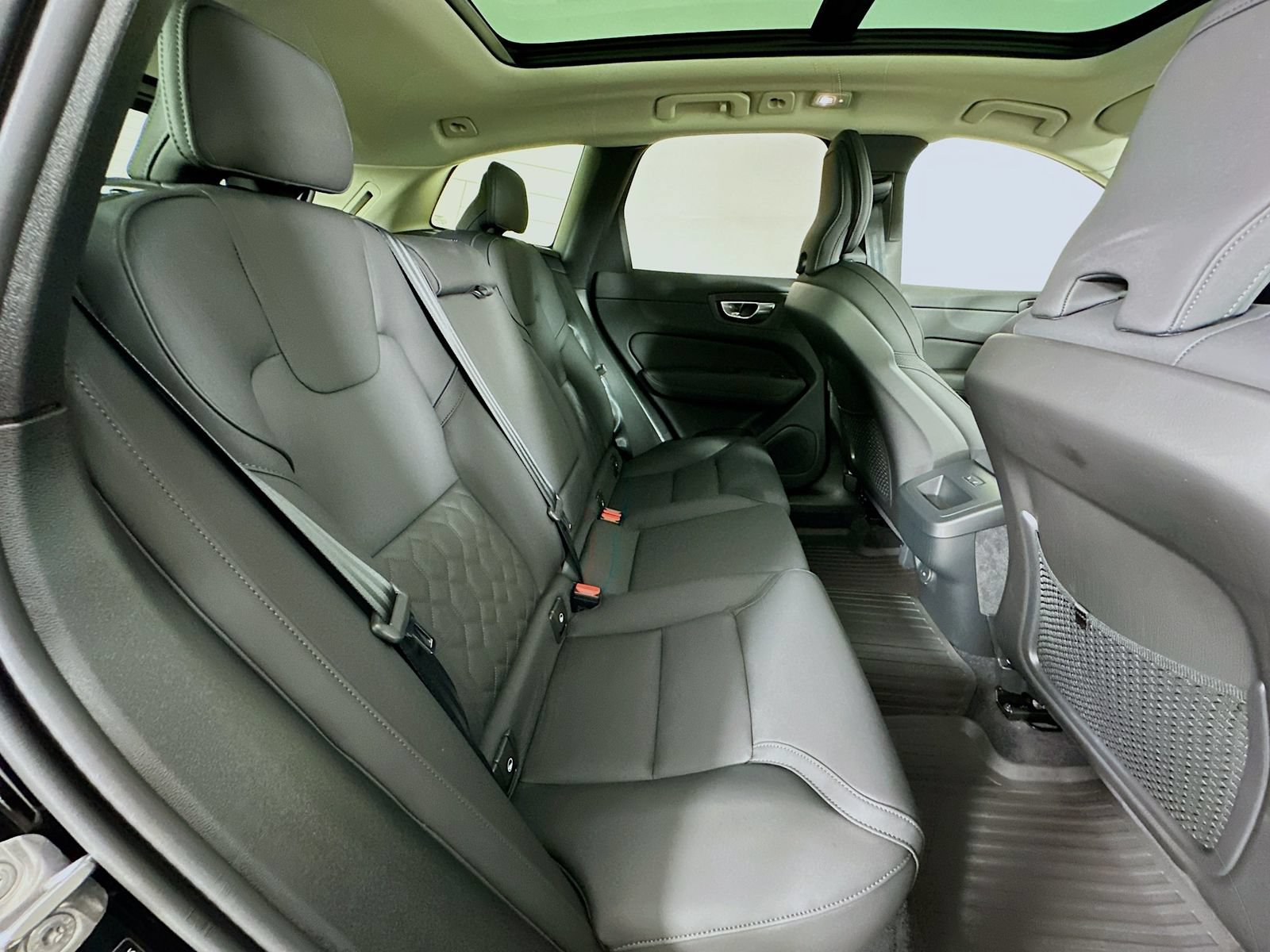 New 2026 Volvo XC60 B5 Plus w/ Protection Package Premier AWD/4WD image 40