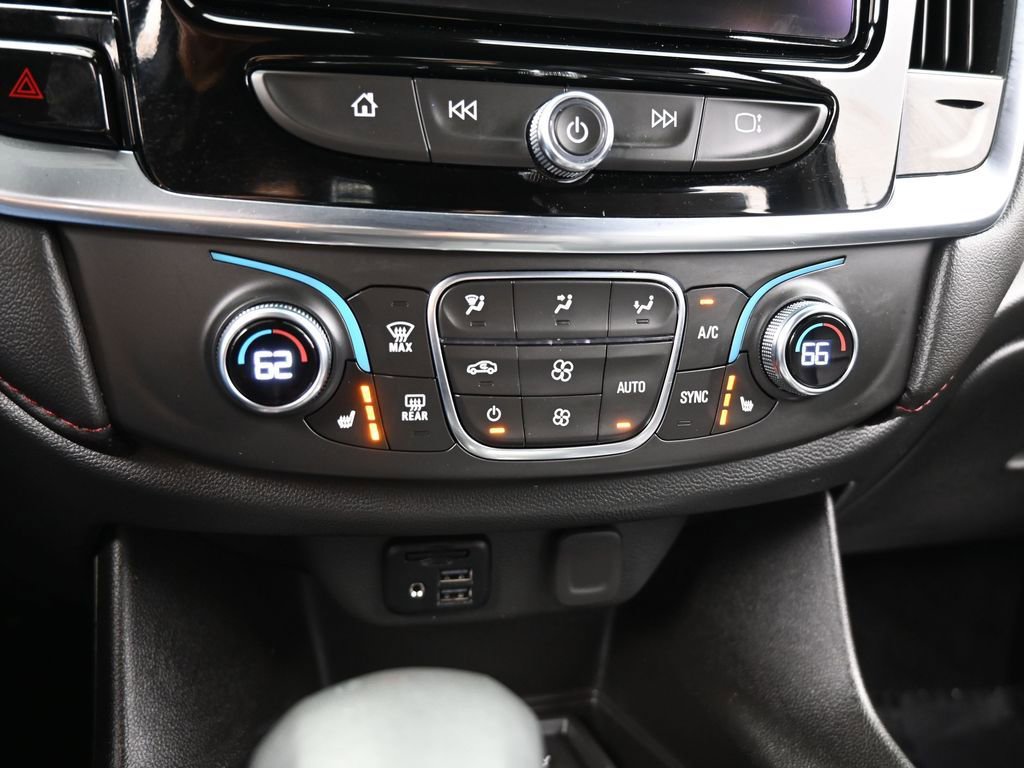 Used 2023 Chevrolet Traverse RS image 30