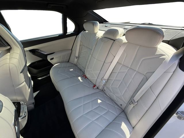 Certified 2024 BMW 760i xDrive w/ Executive Package image 21
