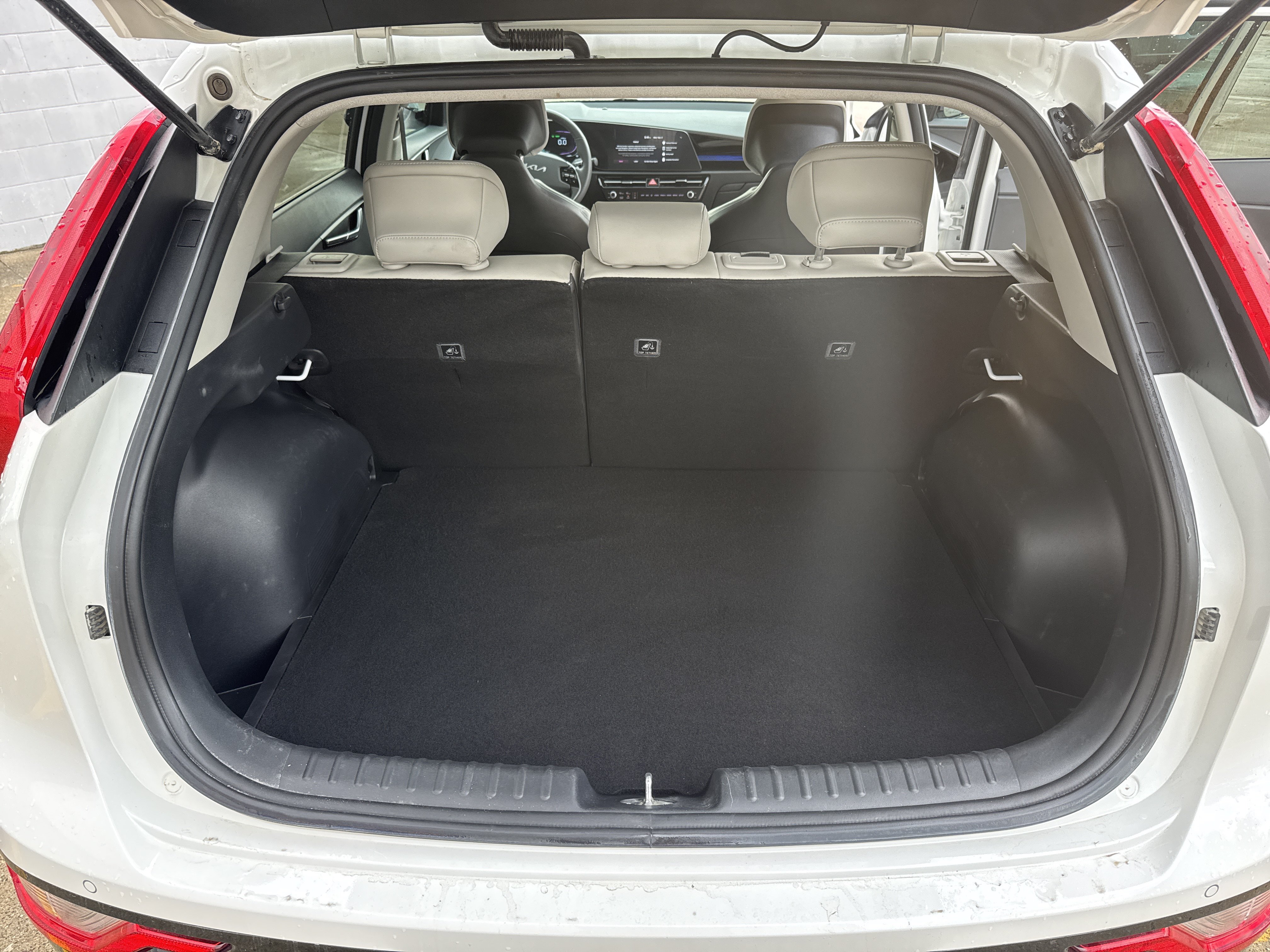 Used 2024 Kia Niro EX Touring FWD image 8
