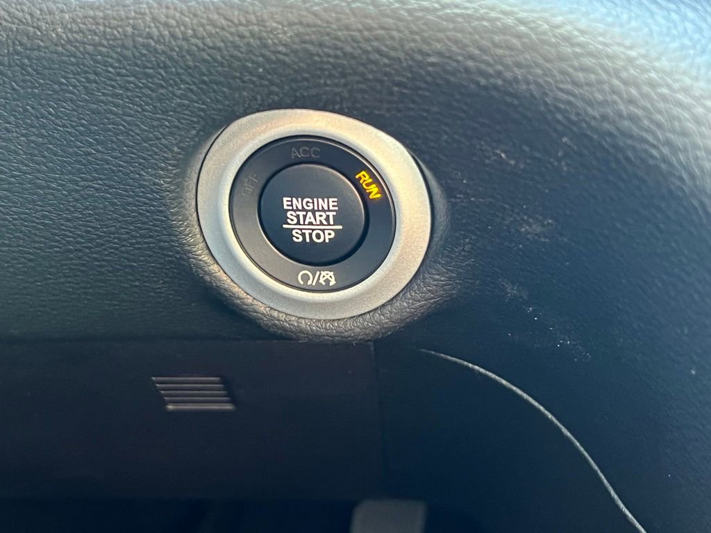 Used 2024 Chrysler Pacifica Limited w/ S Appearance Package image 30