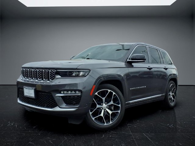 Used 2023 Jeep Grand Cherokee Summit AWD/4WD image 3