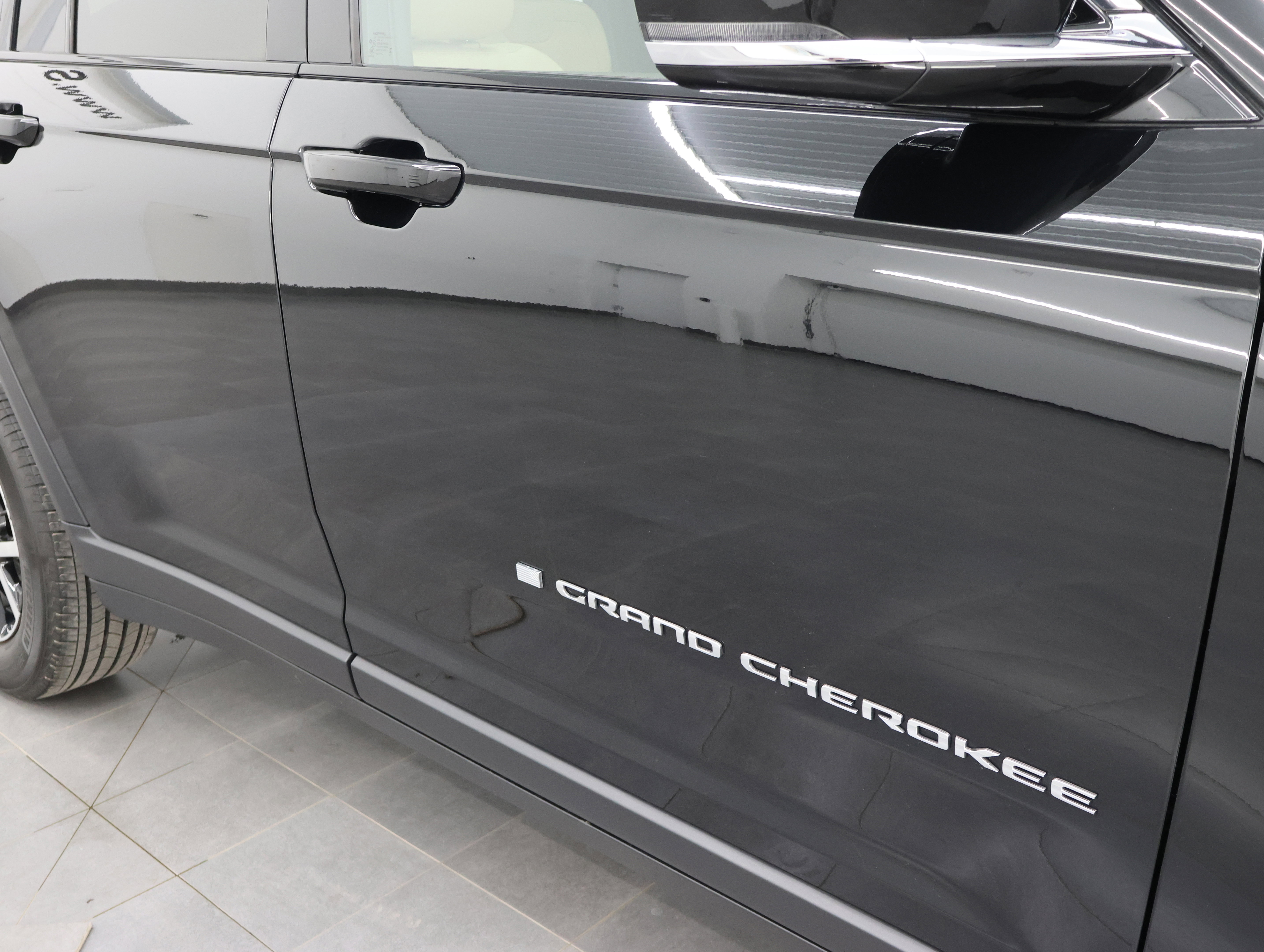 Used 2023 Jeep Grand Cherokee Limited image 24