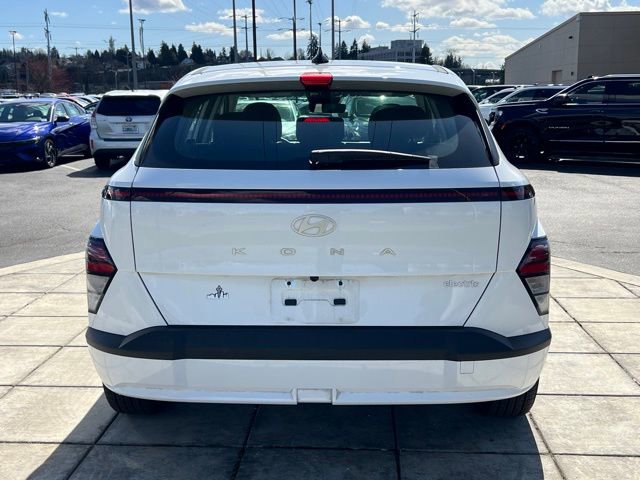 Certified 2025 Hyundai Kona SE image 8
