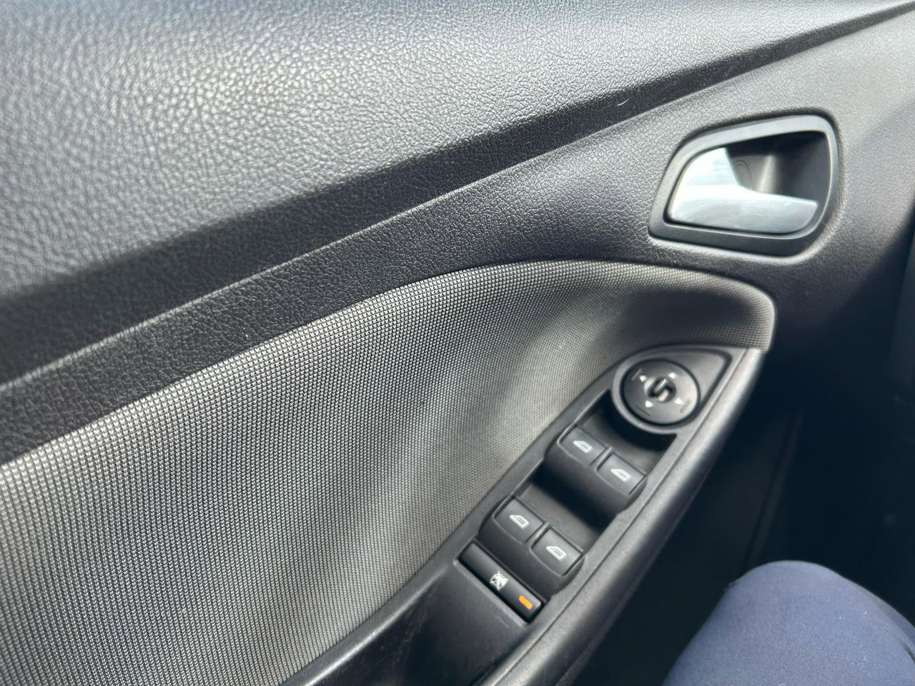 Used 2014 Ford Focus SE w/ SE Winter Package image 28