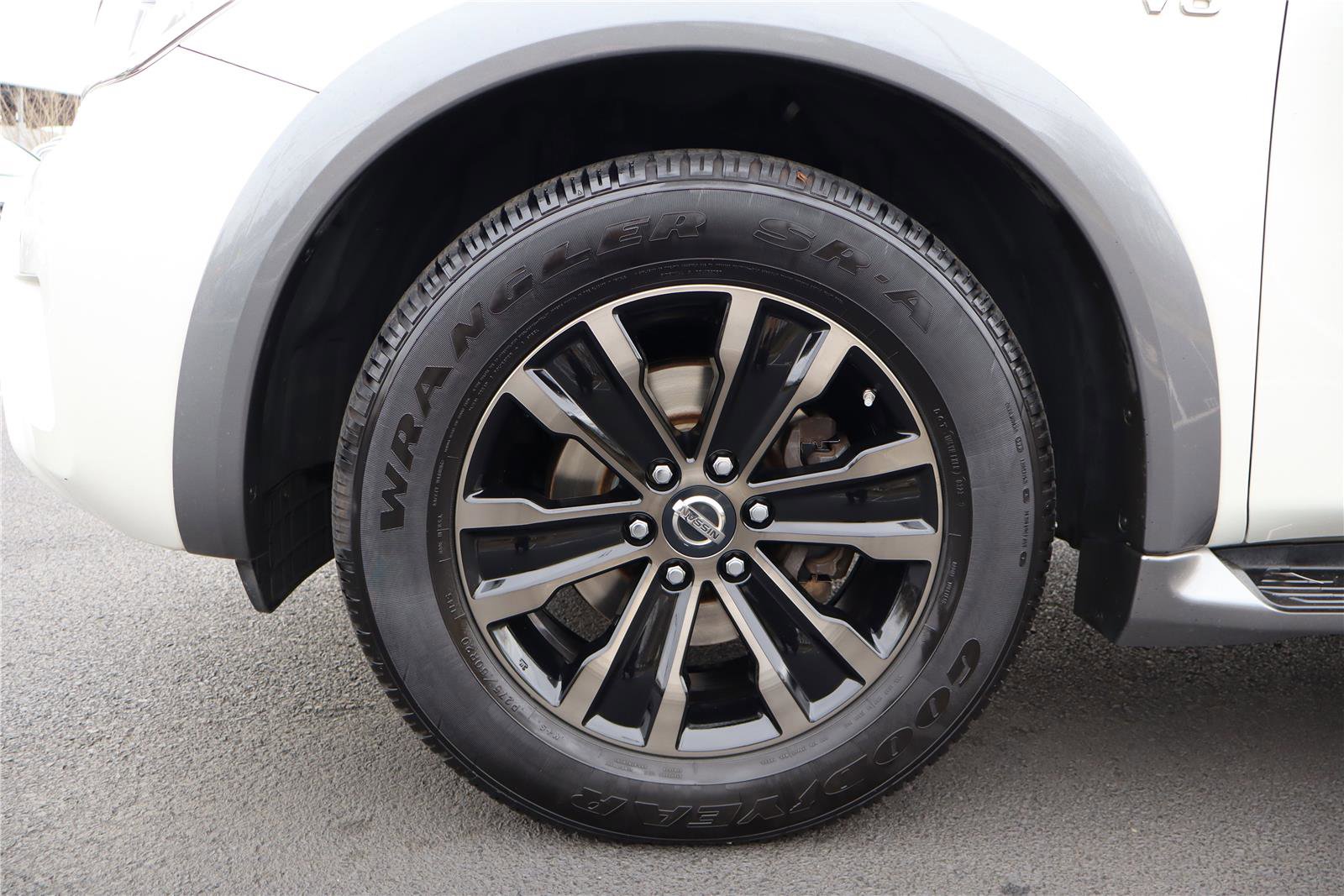 Used 2018 Nissan Armada Platinum w/ Interior Lighting Package image 11