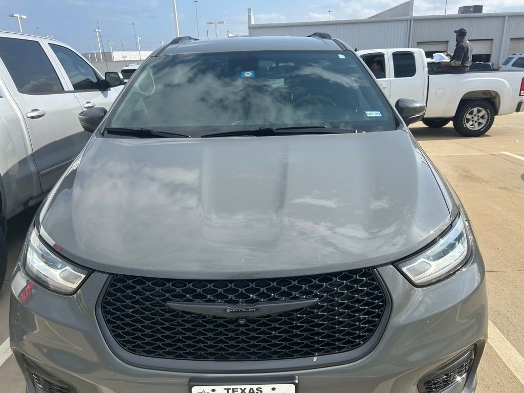 Used 2023 Chrysler Pacifica Touring-L w/ S Appearance Package FWD image 15