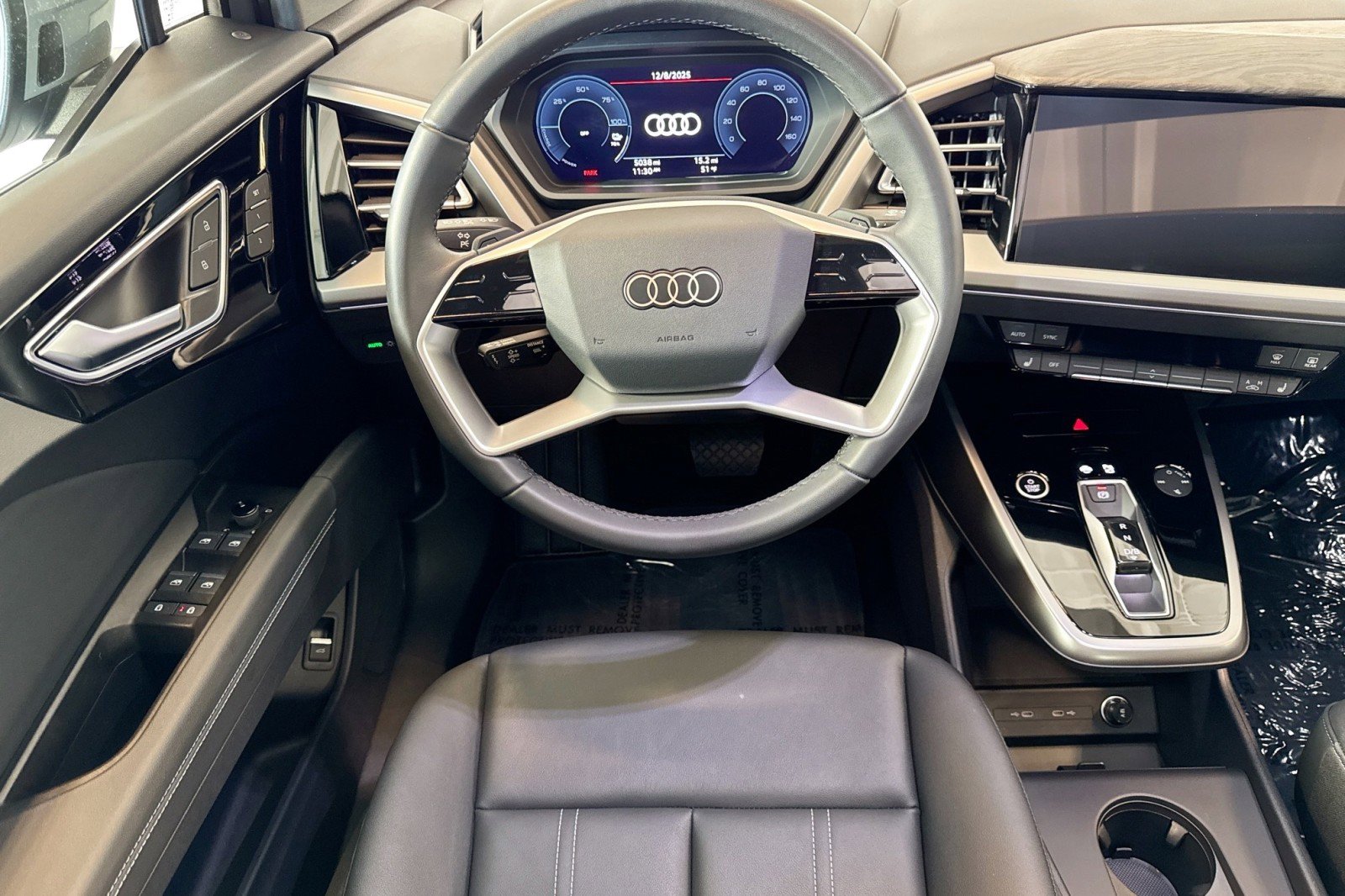 Used 2025 Audi Q4 e-tron Premium w/ Convenience Package image 21