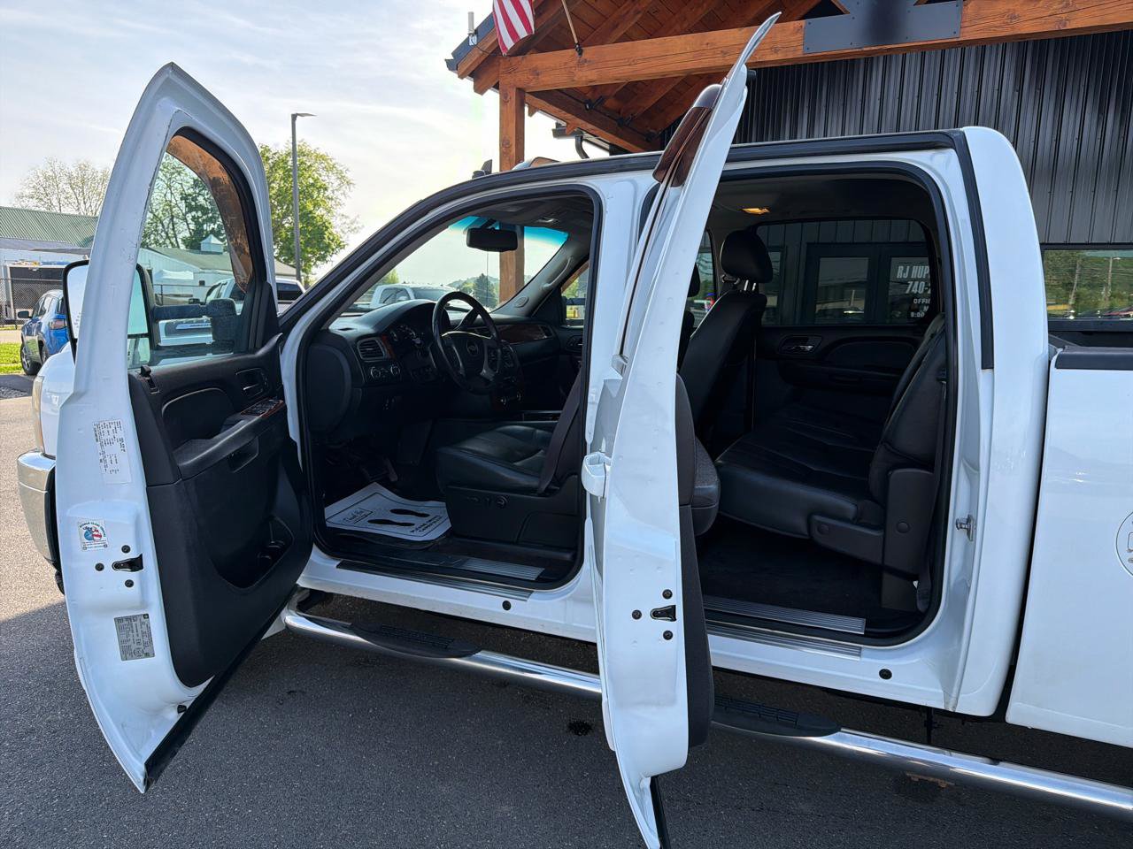 Used 2011 Chevrolet Silverado 3500 LTZ AWD/4WD image 7