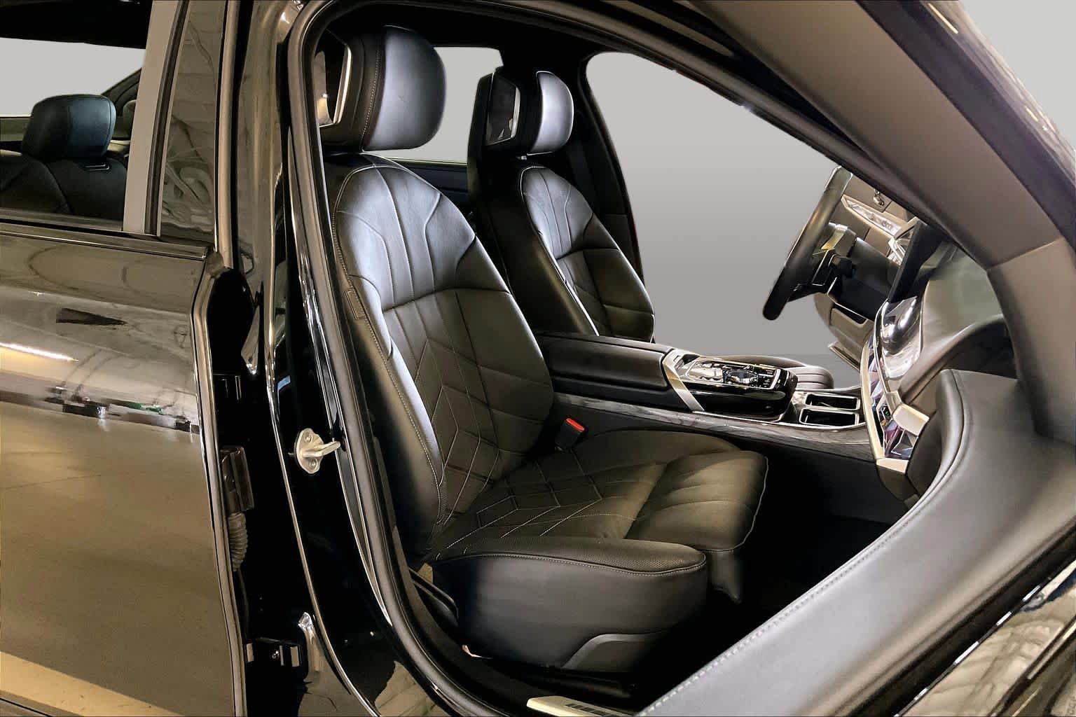 Certified 2025 BMW 740i RWD image 8