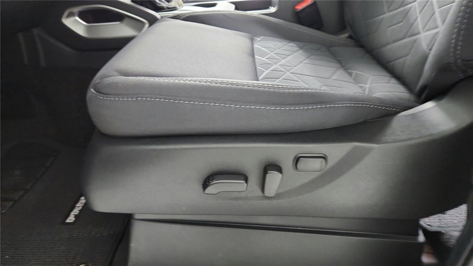 Certified 2025 Nissan Frontier SV image 16