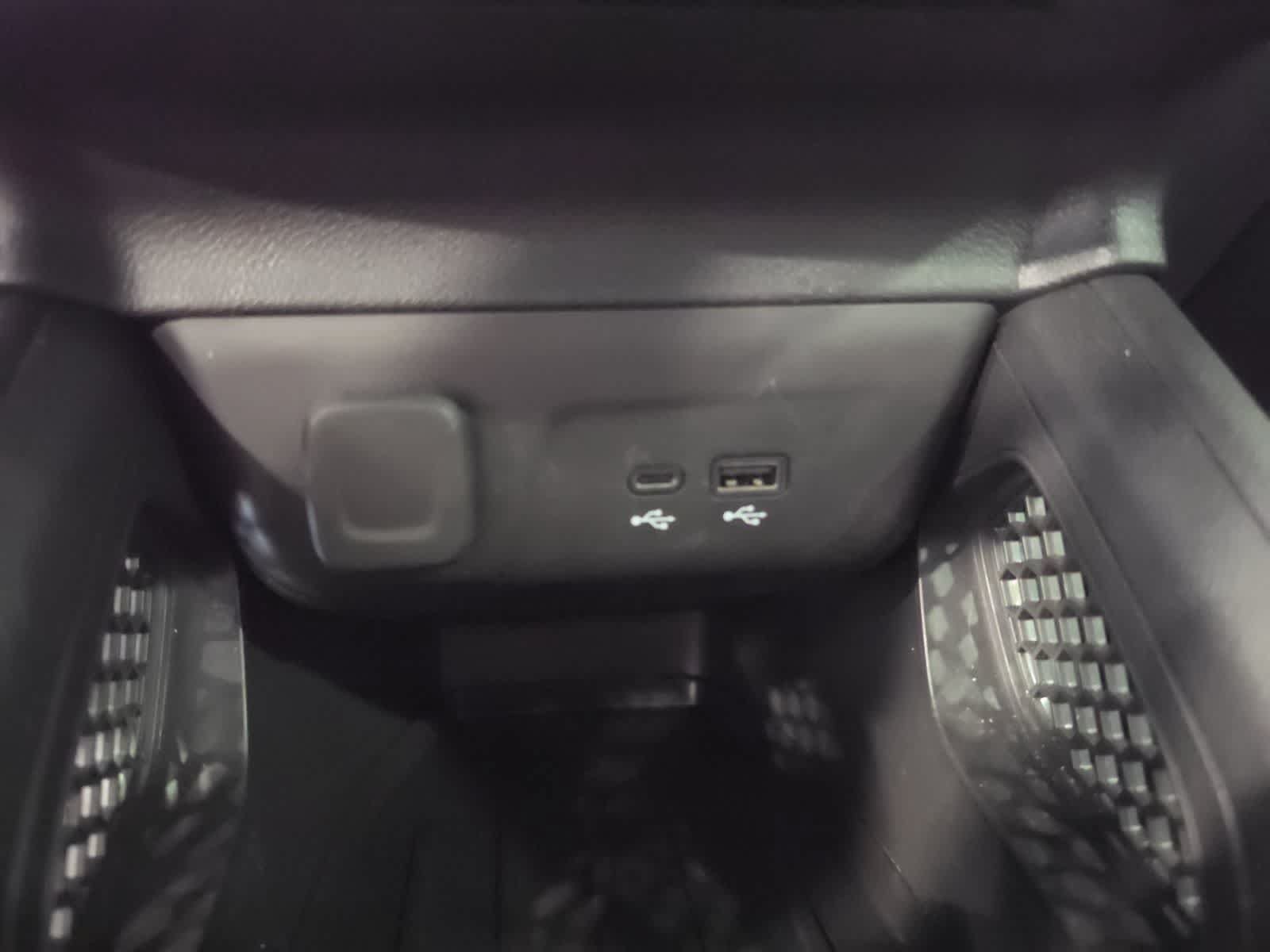 Used 2024 Chevrolet TrailBlazer LT w/ LT Cold Weather Package AWD/4WD image 23