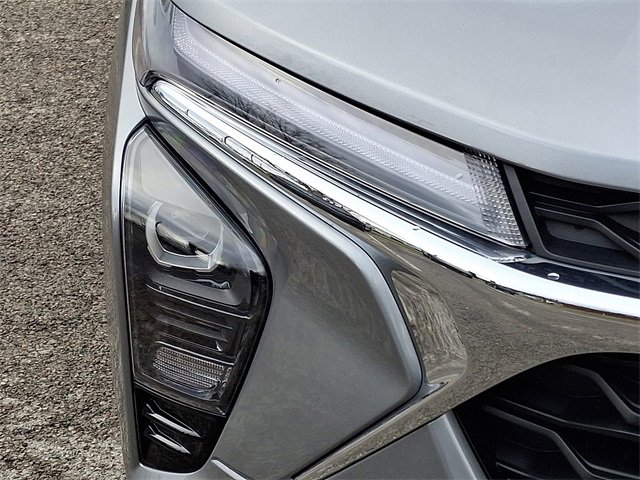 Used 2025 Chevrolet Trax LT w/ Driver Confidence Package image 9