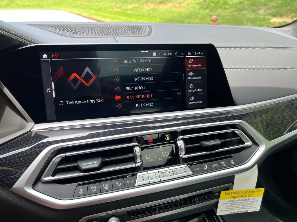 Used 2022 BMW X7 M50i image 40