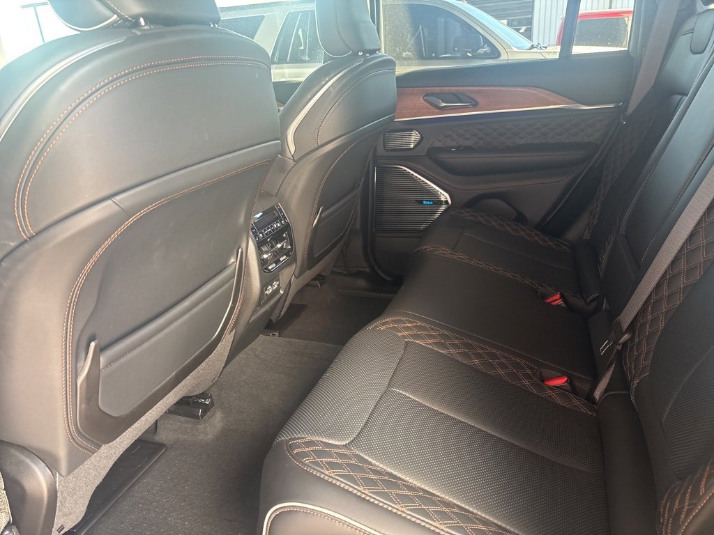 Used 2025 Jeep Grand Cherokee Summit image 14