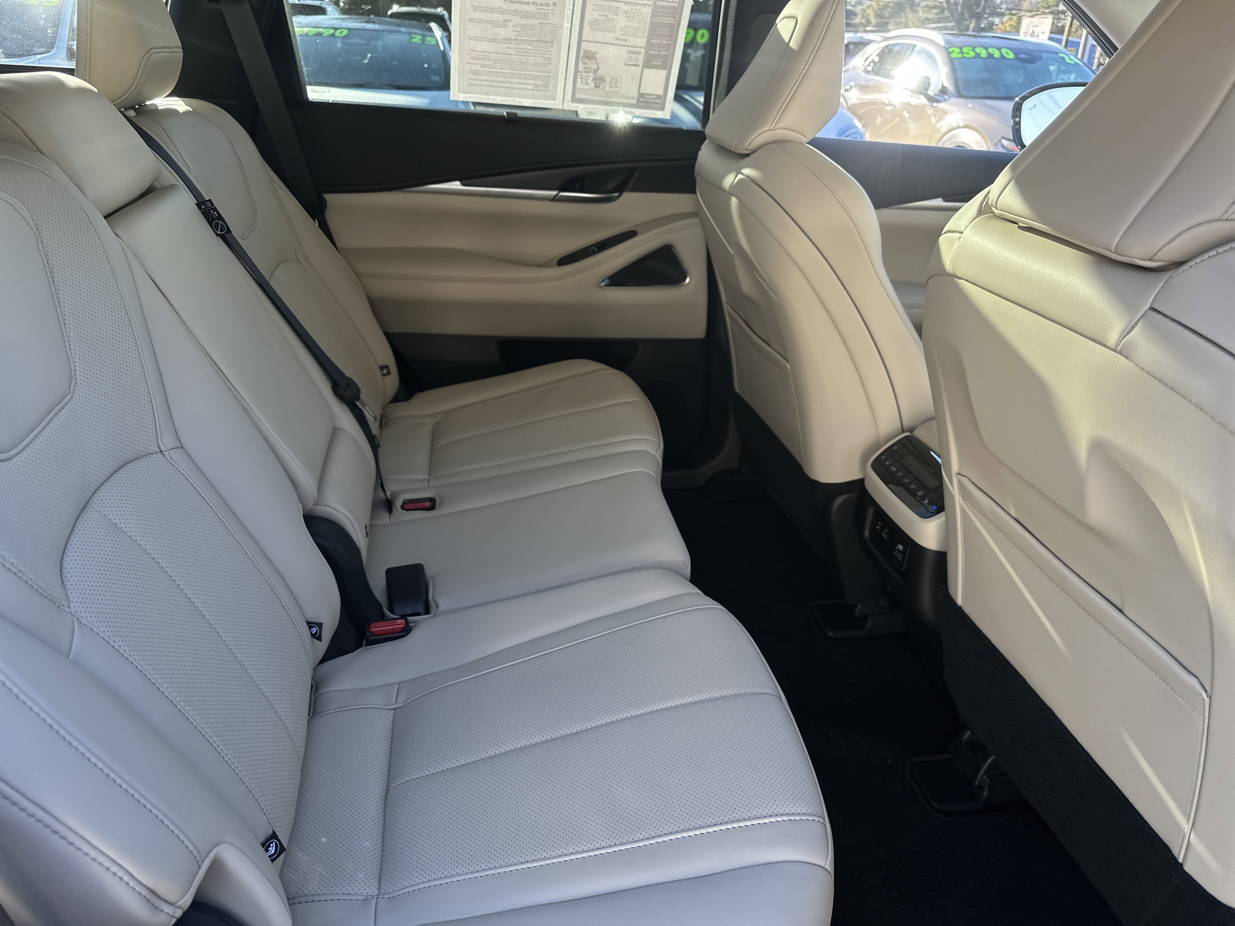 Used 2025 INFINITI QX60 Sensory w/ Vision Package image 14