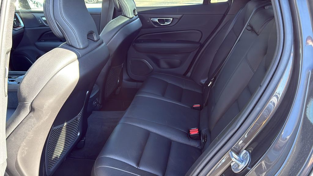 Used 2025 Volvo V60 B5 Cross Country Plus image 22