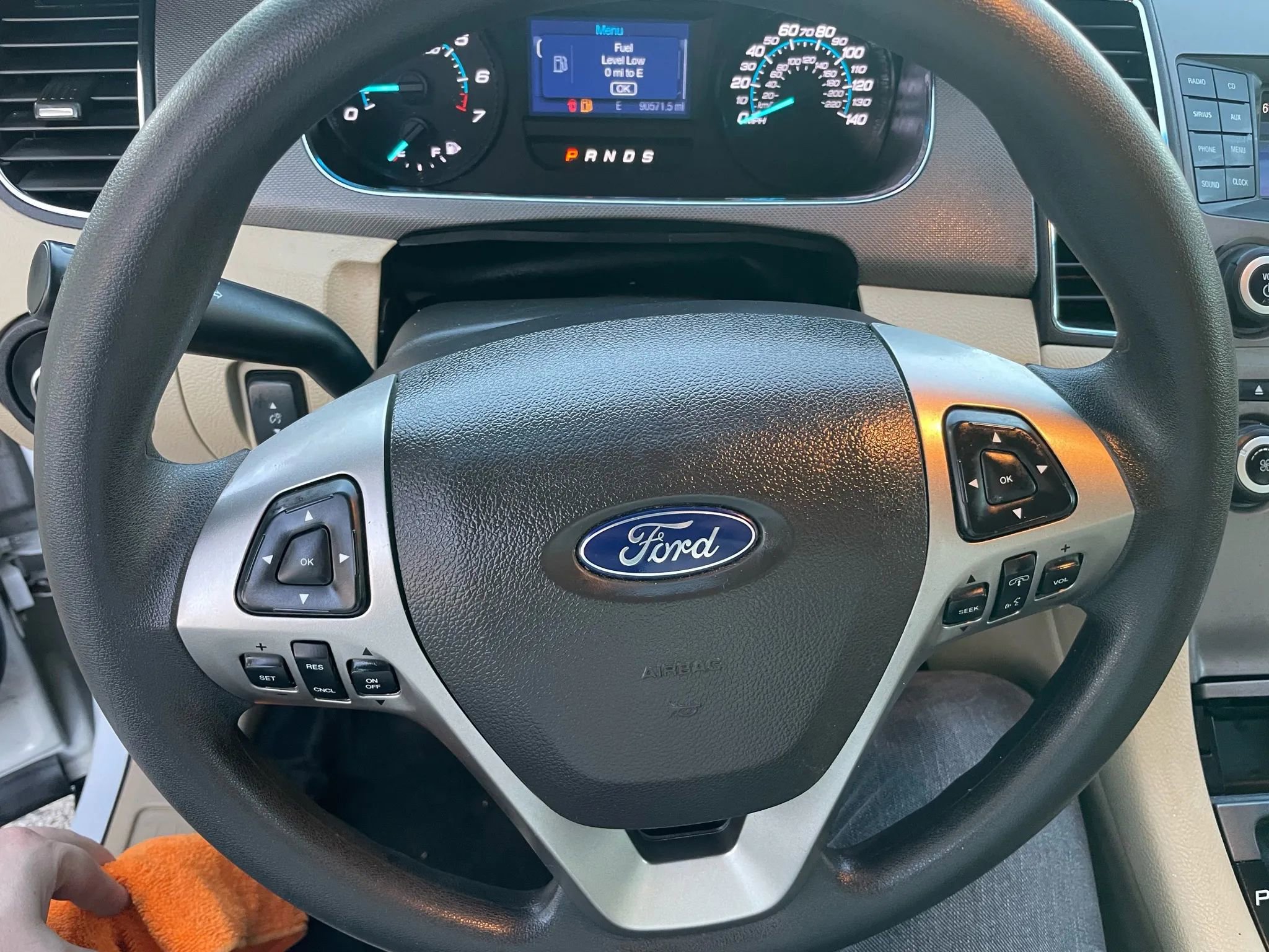 Used 2017 Ford Taurus SE image 7