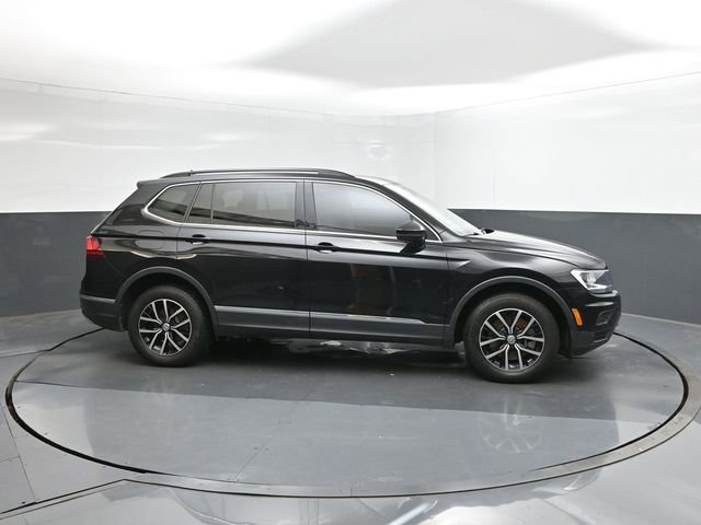 Used 2021 Volkswagen Tiguan SE w/ Panoramic Sunroof Package FWD image 15