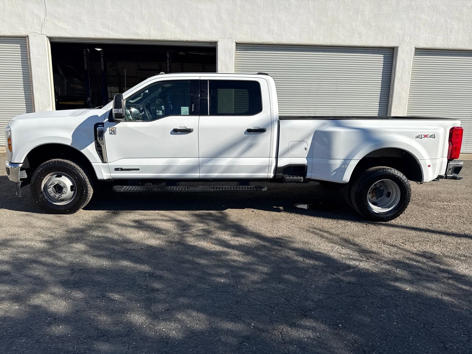 Used 2024 Ford F350 XLT image 2