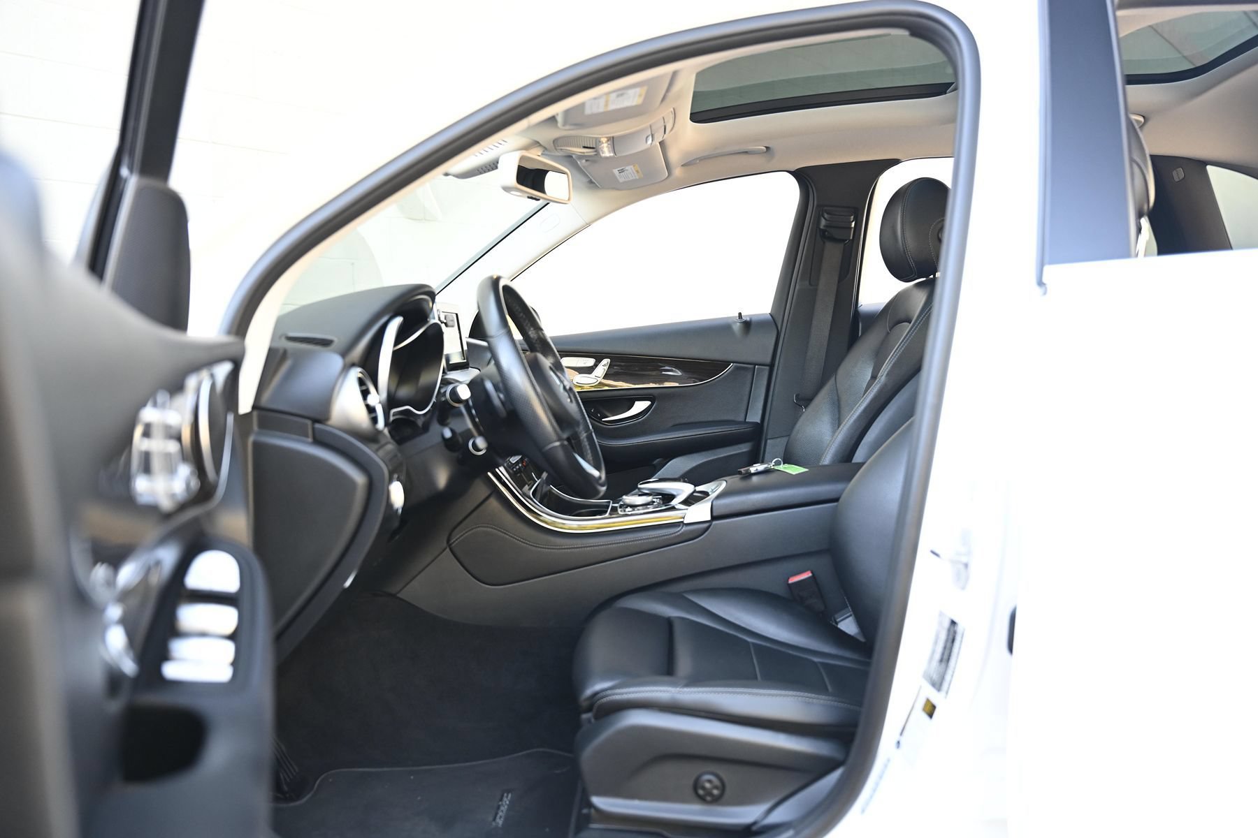 Used 2017 Mercedes-Benz GLC 300 4MATIC image 14