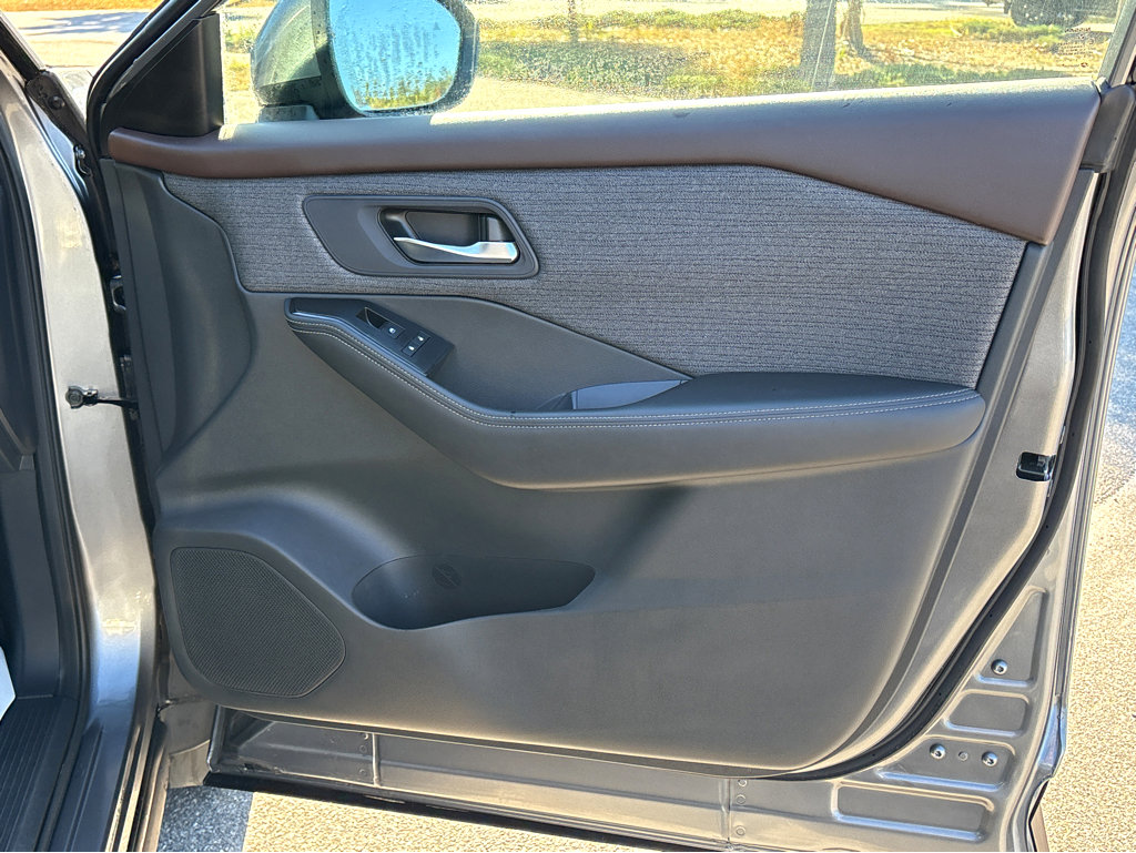 Used 2022 Nissan Rogue SV image 13