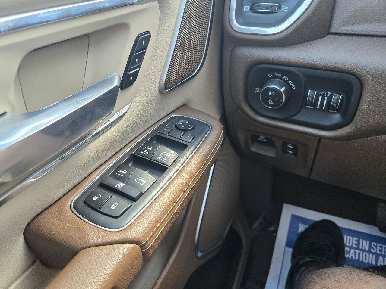 Used 2019 RAM 1500 Laramie AWD/4WD image 11